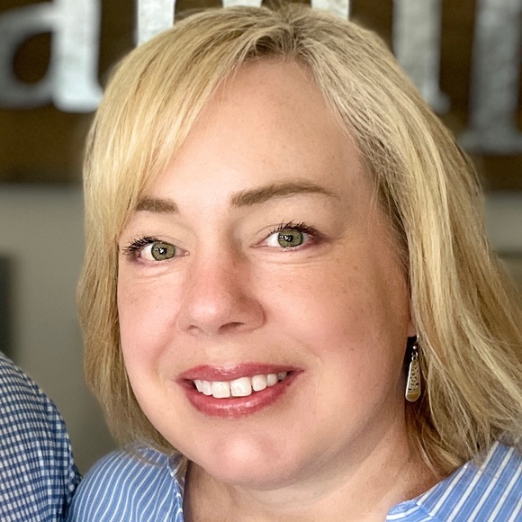 Meet your Posher, Nicole - Picture 2 of 2